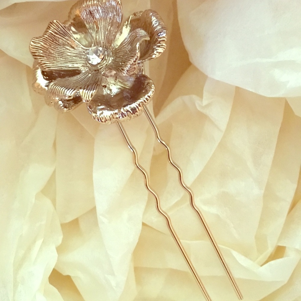 Brides & Hairpins Los Angeles Renata hairpin